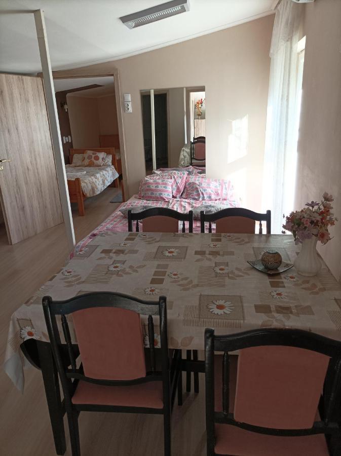 Csilla Apartman Balogunyom Luaran gambar